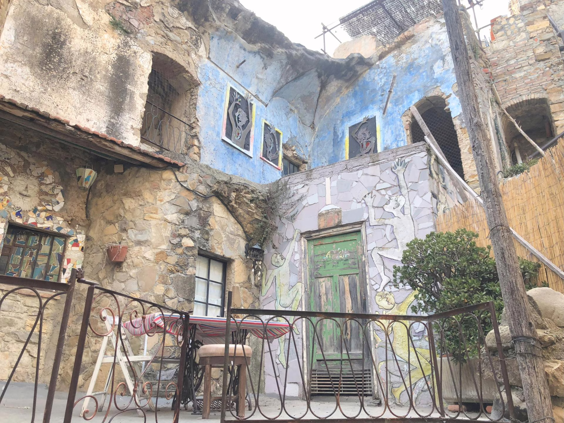 Bussana Vecchia – Neuzeitliche Kunst im alten Gemäuer